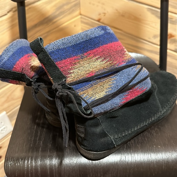 TOMS Winter Suede Leather Boots! - Picture 5 of 6